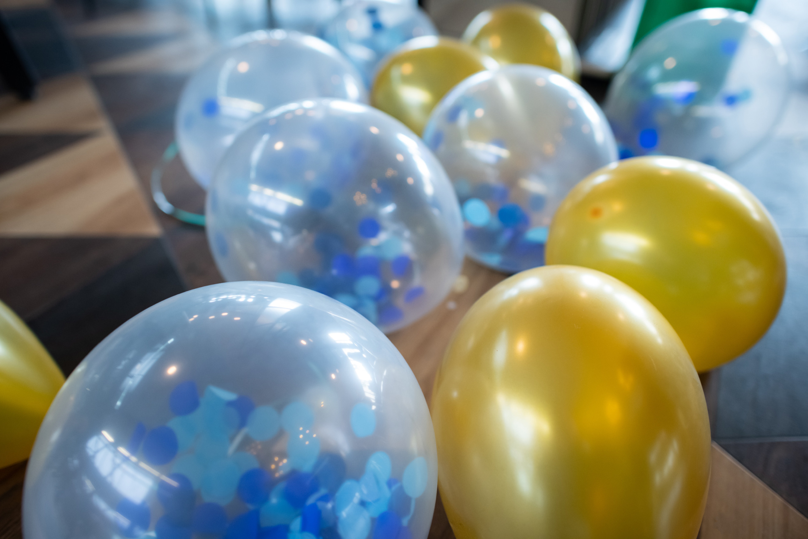 verjaardag gewoongers acties in de showrooms