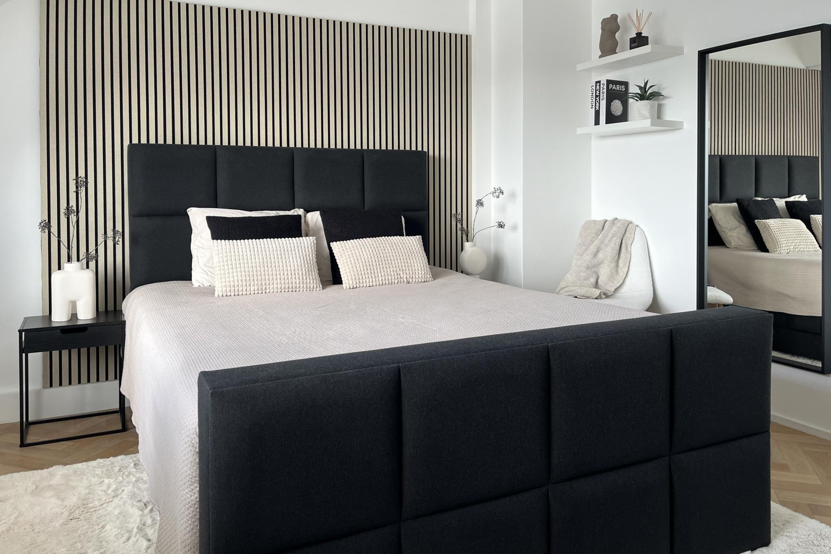 slaapkamer met akoestische wandpanelen GewoonGers lattenwand