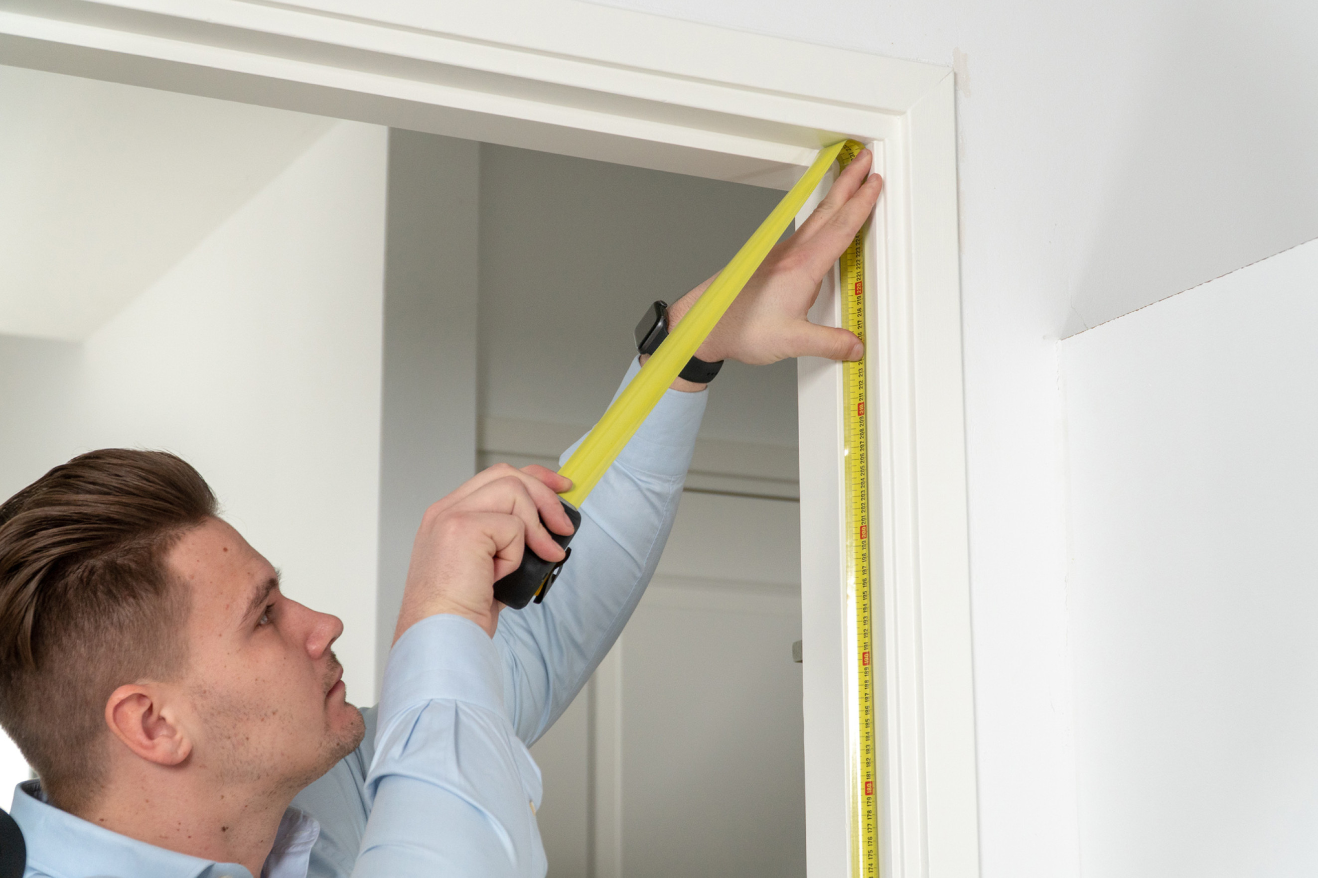 Inmeten GewoonGers deur in kozijn