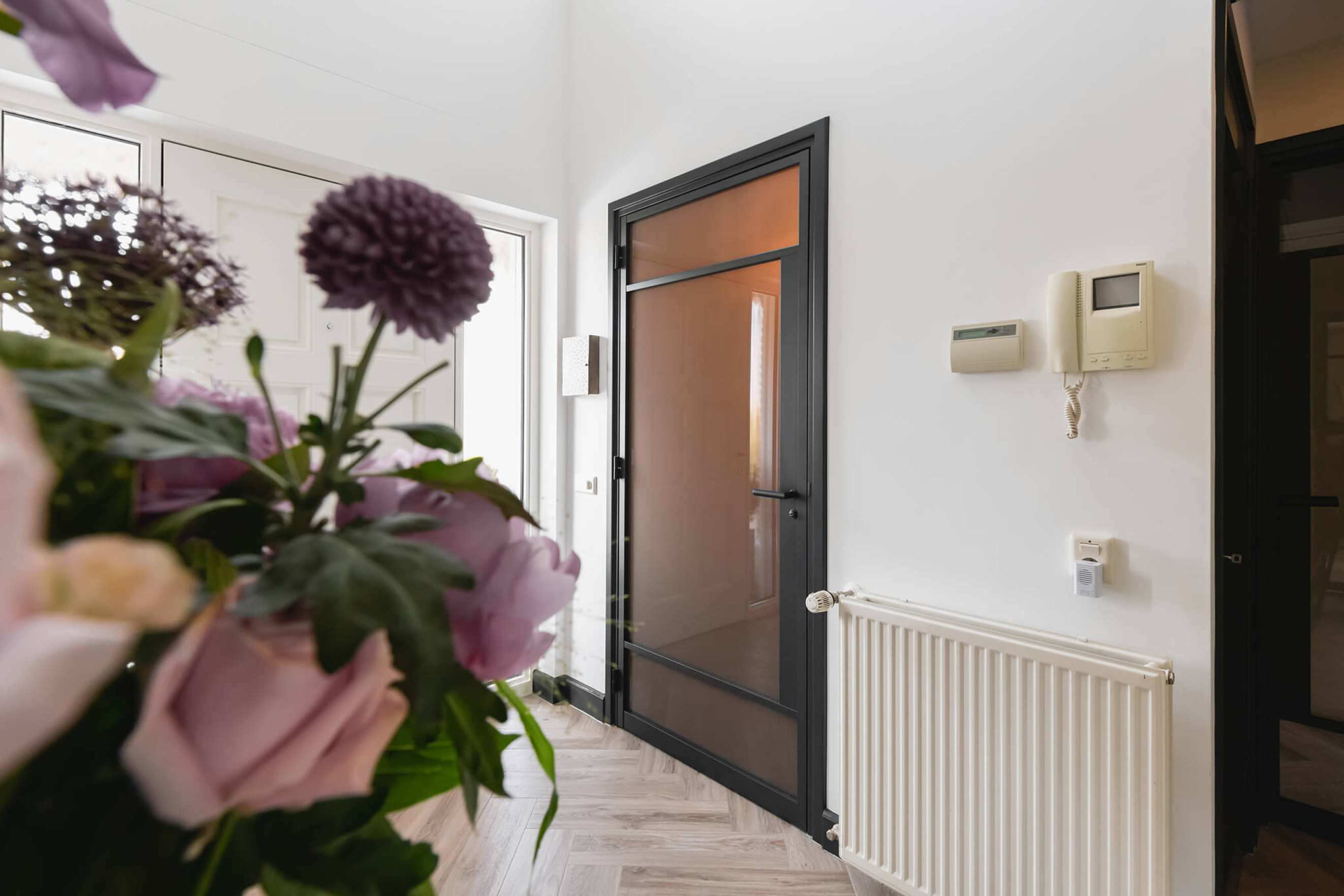 gewoongers toiletdeur wc deur stalendeur binnenkijken rookglas melkglas