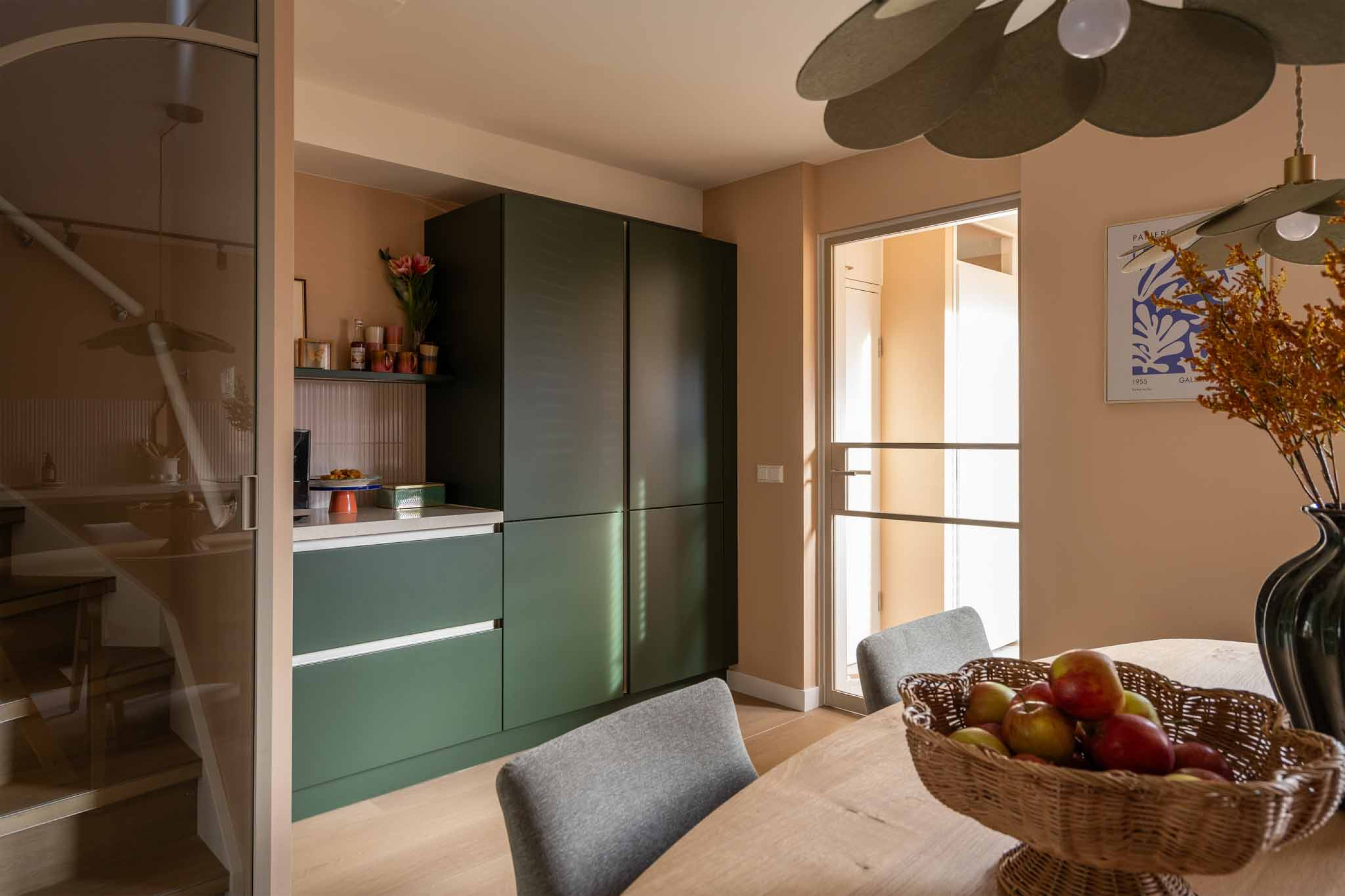 Interieur met beige stalen deuren GewoonGers Kopen Zonder Kijken