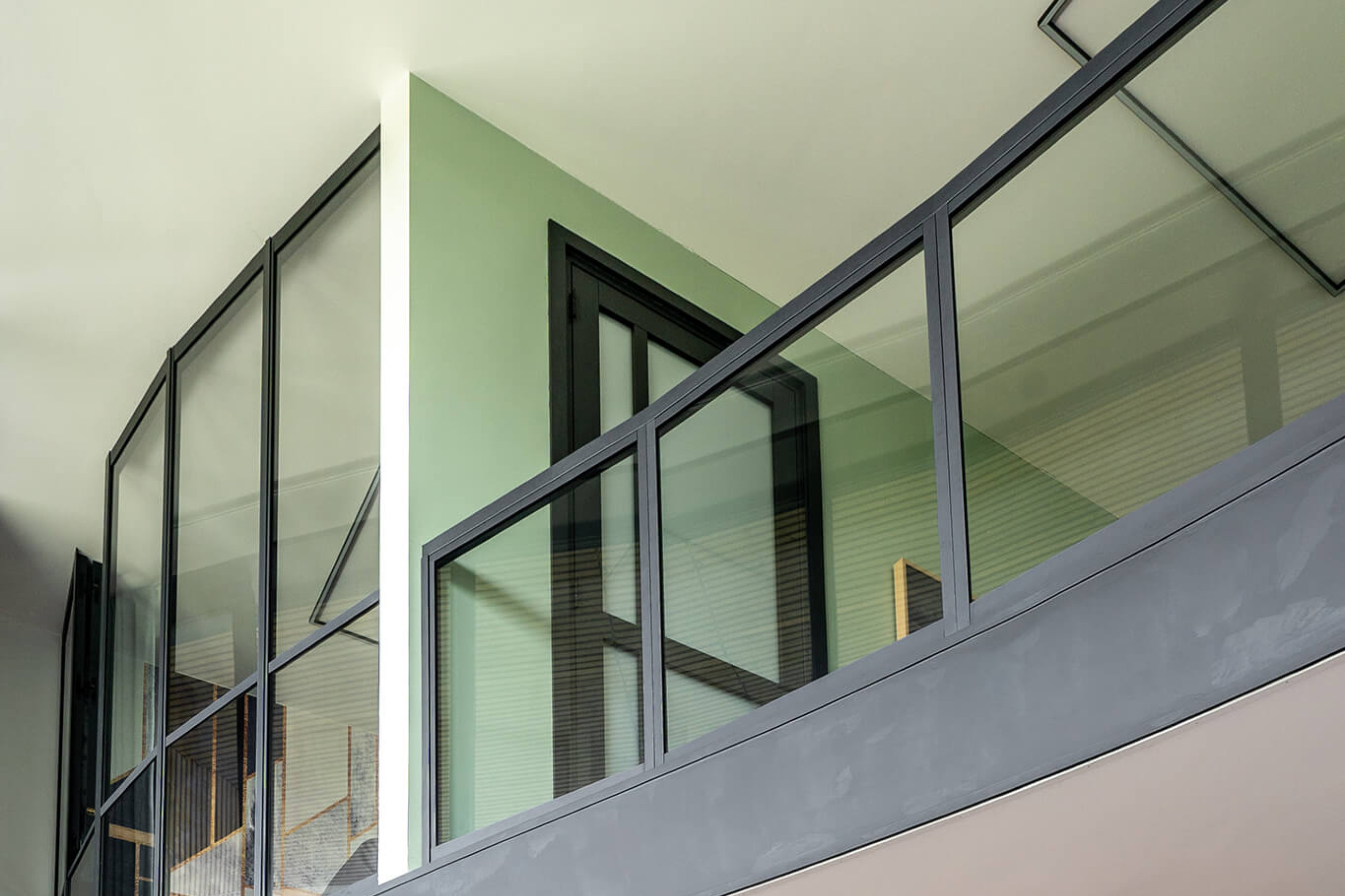 gewoongers stalen balustrade split level interieur