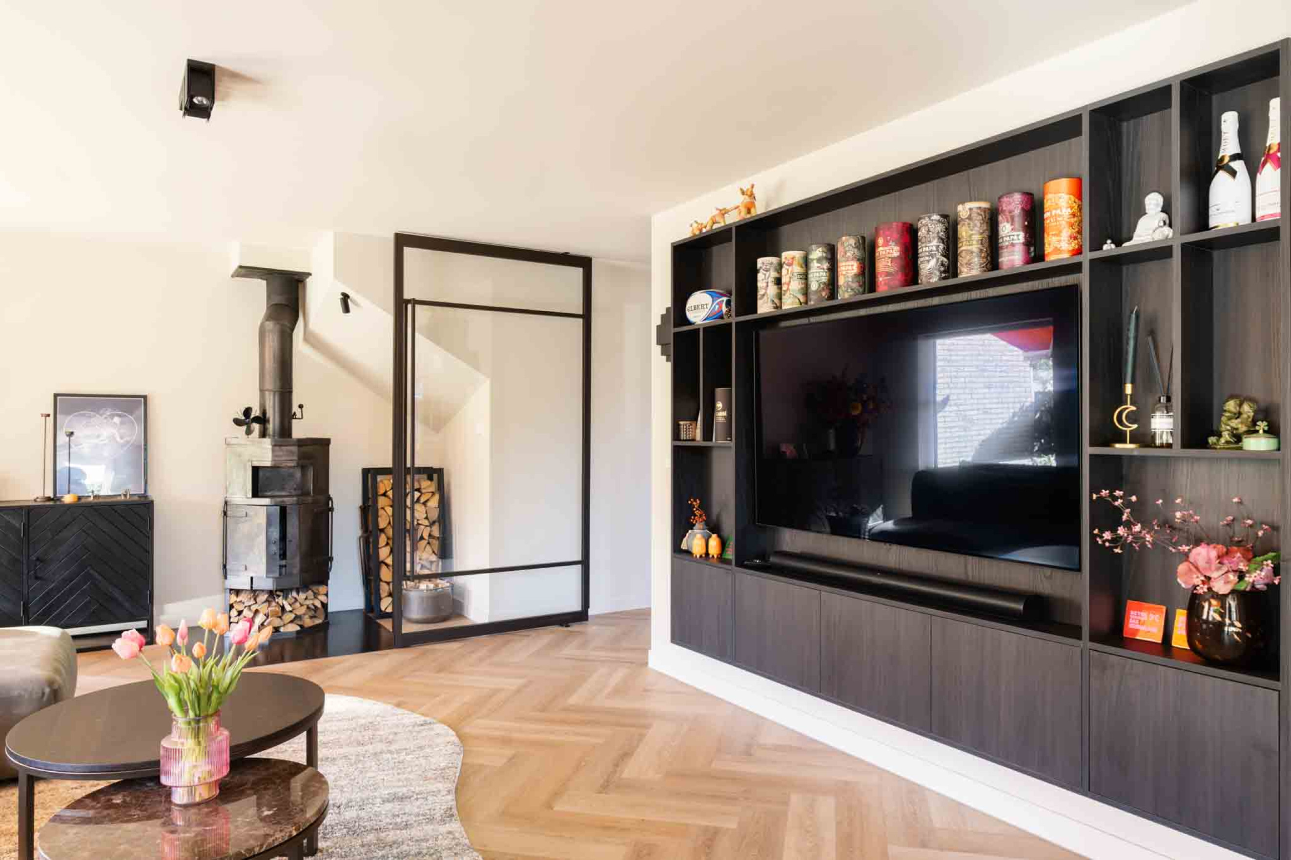 Interieur met extra brede taatsdeur van GewoonGers