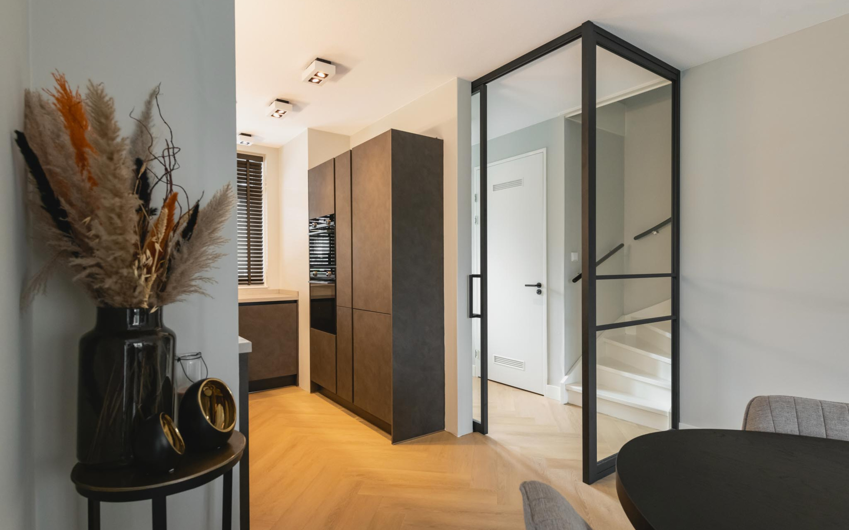 schuifdeur hal woonkamer glaswand interieur inspiratie gang inrichten