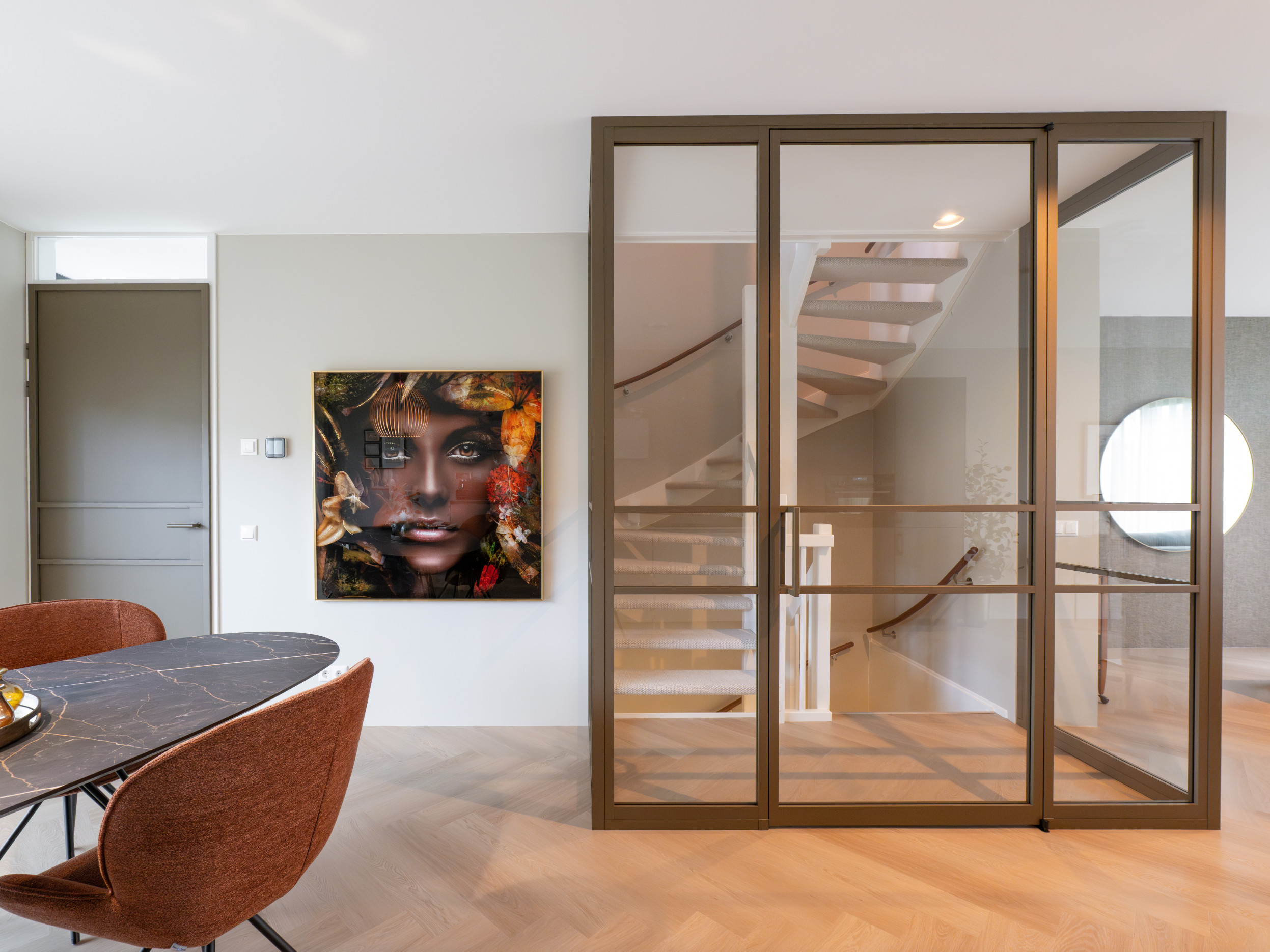 Bronzen stalen deur trap afsluiten met glazen deuren Gewoon Gers