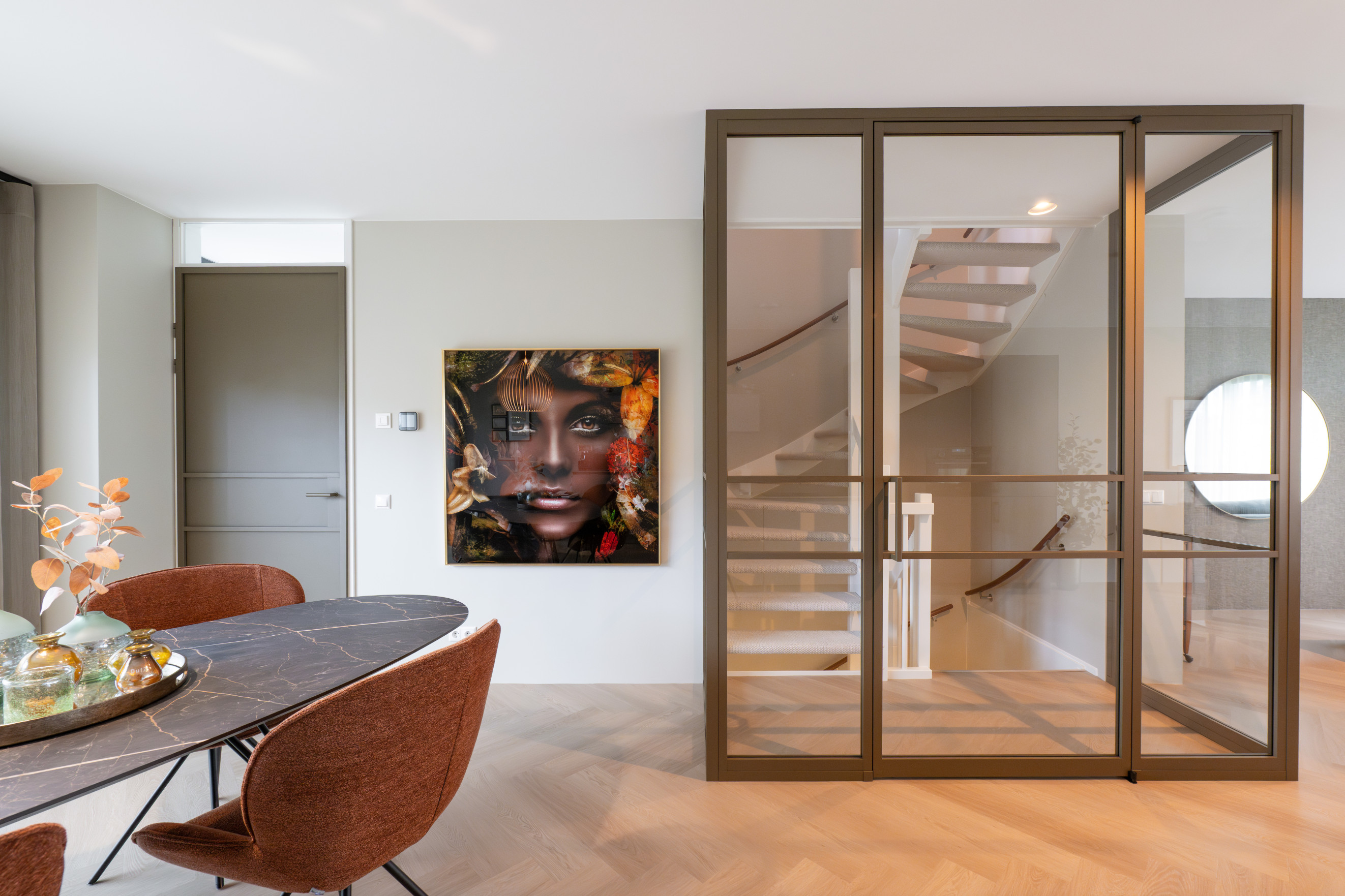 Bronzen stalen deur trap afsluiten met glazen deuren Gewoon Gers