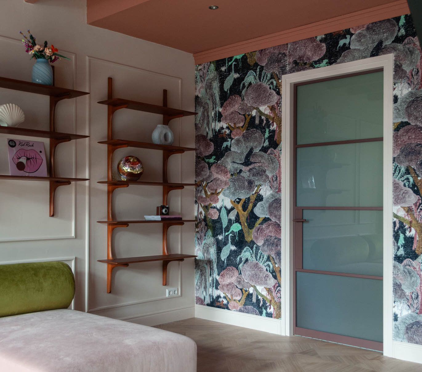 woon inspiratie voor maximalistische woonkamer met glazen deur