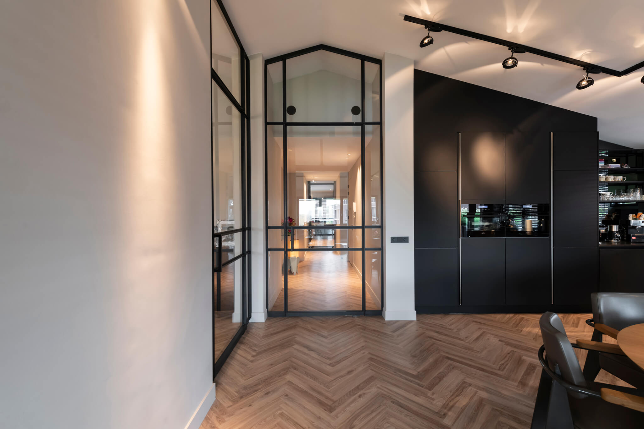 Maatwerk deuren, hoge deur op maat van GewoonGers